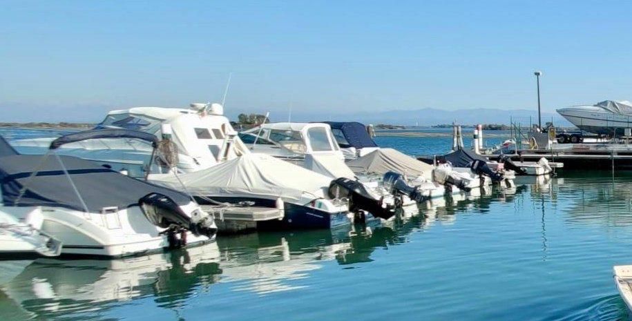 Immagine per Grado, ritirato il regolamento sugli ormeggi. Critica la minoranza